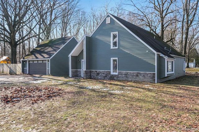 1364 Munson Street, Burton, MI 48509