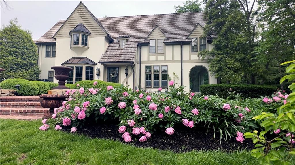 3700 W 65TH Street, Mission Hills, KS 66208