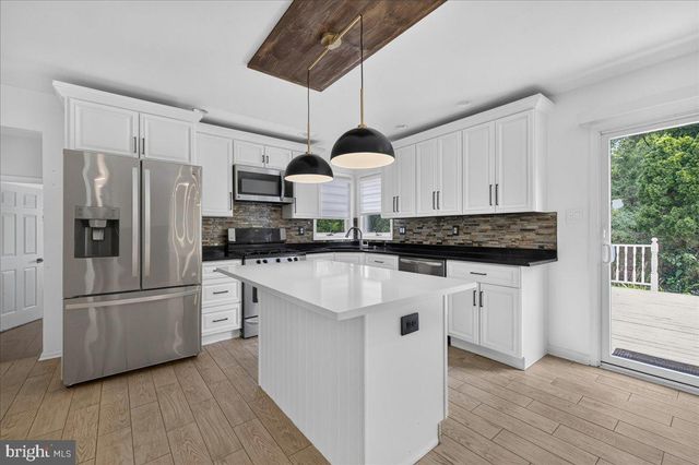 124 MOUNTAIN OAKS RD, Yardley, PA 19067