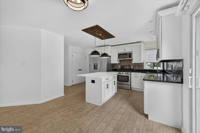 124 MOUNTAIN OAKS RD, Yardley, PA 19067