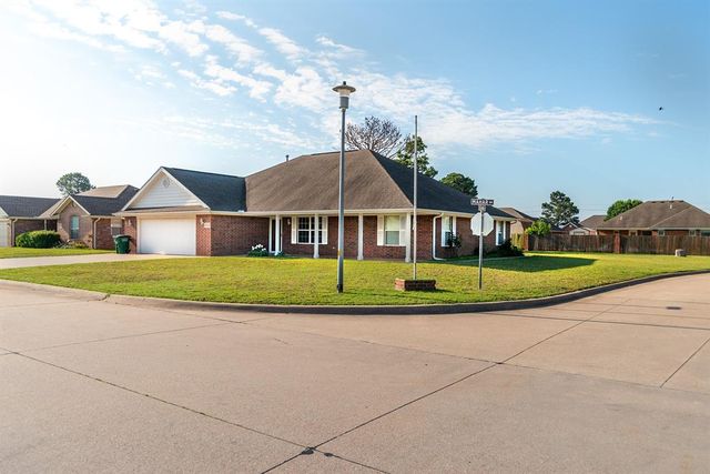 1102 E Mahar Drive, Perkins, OK 74059