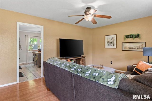 18 NOTTINGHAM Drive, Chatham, IL 62629