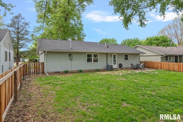 18 NOTTINGHAM Drive, Chatham, IL 62629