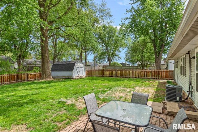 18 NOTTINGHAM Drive, Chatham, IL 62629