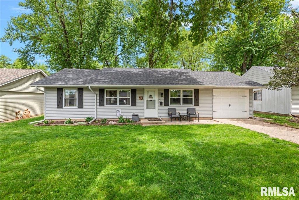 18 NOTTINGHAM Drive, Chatham, IL 62629