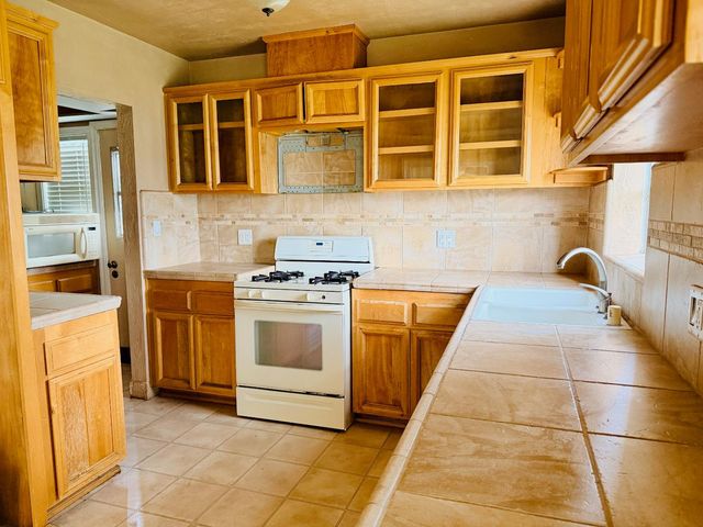 2248 Rainbow Ave, Sacramento, CA 95821