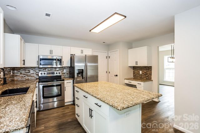 13407 Edgetree Drive, Pineville, NC 28134