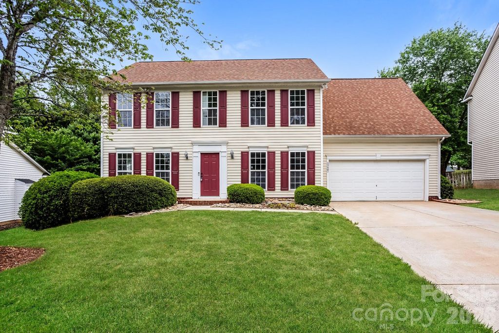 13407 Edgetree Drive, Pineville, NC 28134