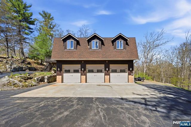 1561 Macopin Road, West Milford, NJ 07480