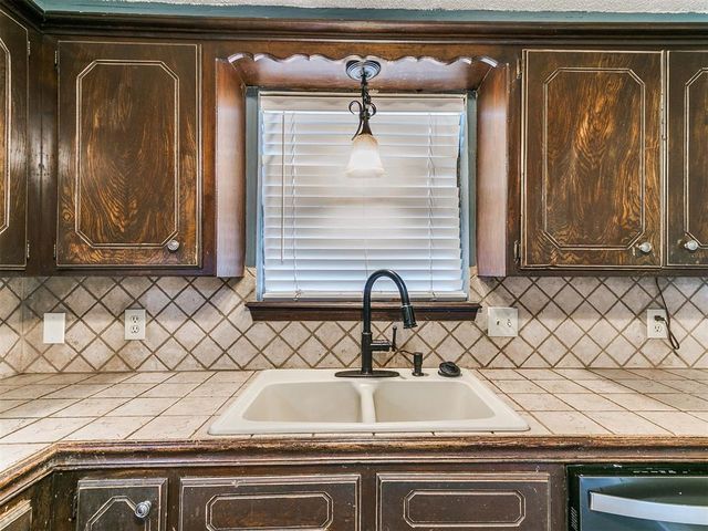 1520 Wind Hill Road, Norman, OK 73071