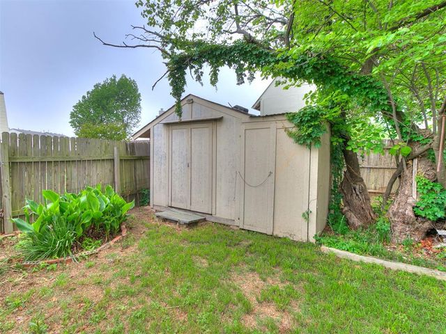 1520 Wind Hill Road, Norman, OK 73071