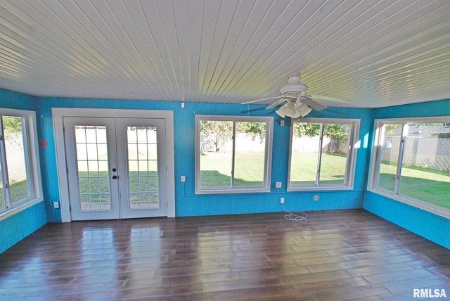 1512 S 7TH Street, Pekin, IL 61554