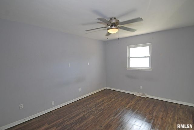 1512 S 7TH Street, Pekin, IL 61554