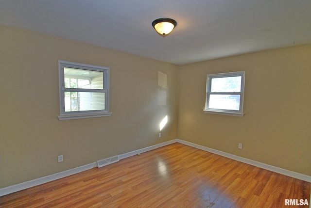 1512 S 7TH Street, Pekin, IL 61554
