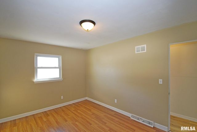 1512 S 7TH Street, Pekin, IL 61554
