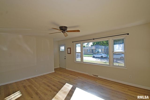 1512 S 7TH Street, Pekin, IL 61554