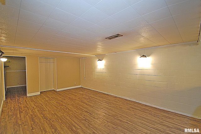 1512 S 7TH Street, Pekin, IL 61554