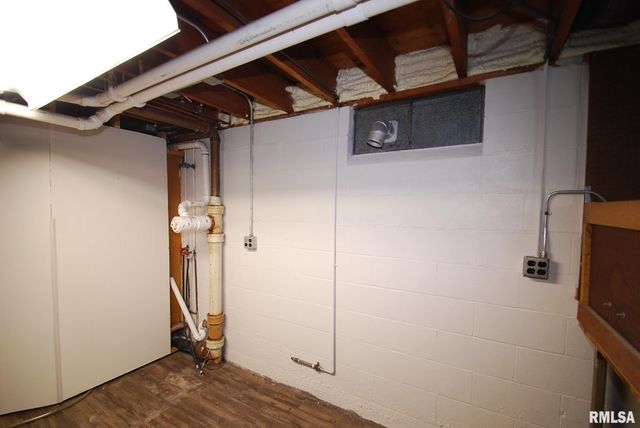 1512 S 7TH Street, Pekin, IL 61554
