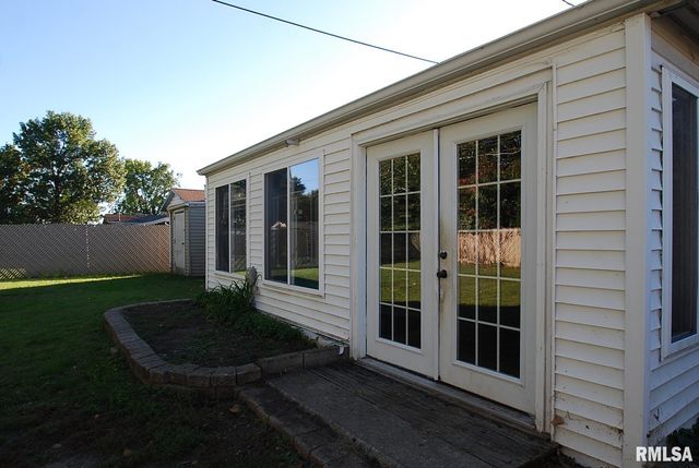 1512 S 7TH Street, Pekin, IL 61554