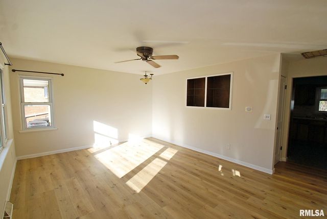 1512 S 7TH Street, Pekin, IL 61554