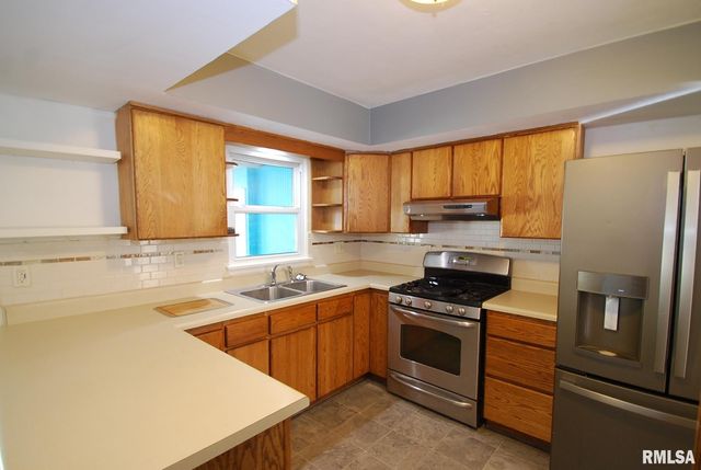 1512 S 7TH Street, Pekin, IL 61554