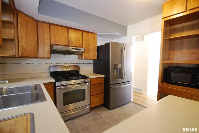 1512 S 7TH Street, Pekin, IL 61554