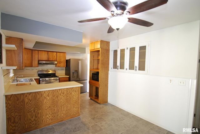 1512 S 7TH Street, Pekin, IL 61554
