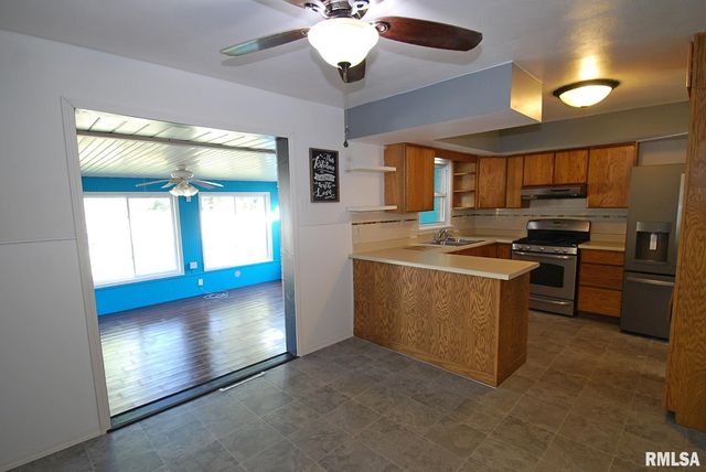 1512 S 7TH Street, Pekin, IL 61554