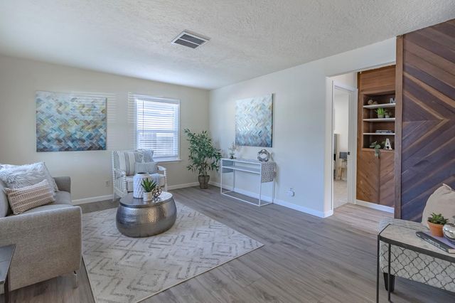 1930 Wall St, Tracy, CA 95376