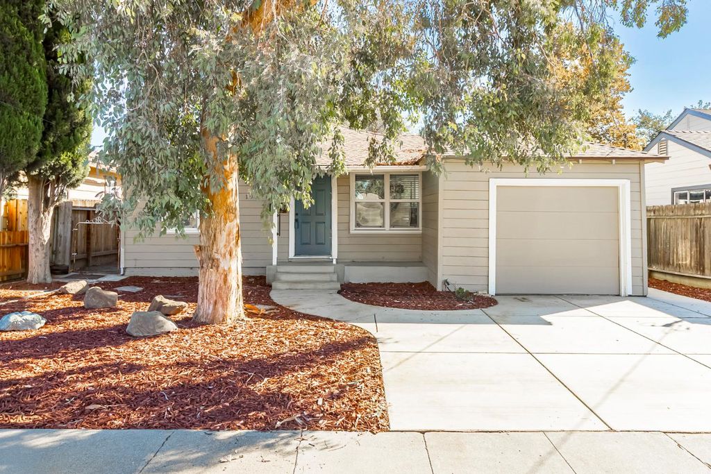 1930 Wall St, Tracy, CA 95376