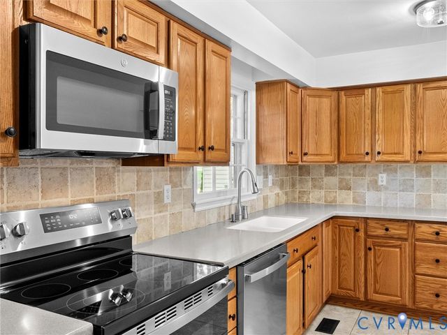 4504 Heritage Woods Ln, Midlothian, VA 23112