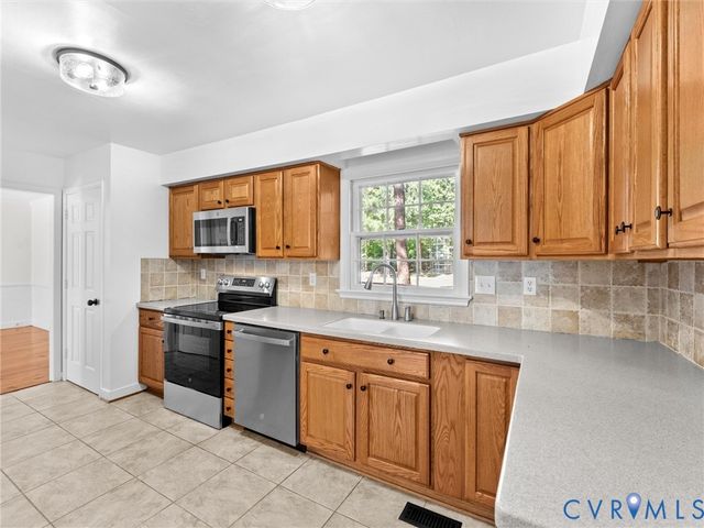 4504 Heritage Woods Ln, Midlothian, VA 23112