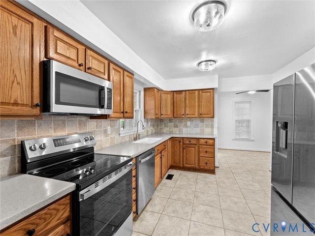 4504 Heritage Woods Ln, Midlothian, VA 23112