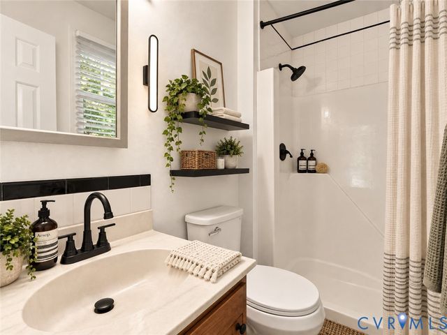4504 Heritage Woods Ln, Midlothian, VA 23112