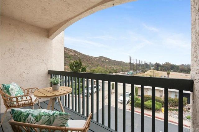 6994 Caminito Perico, San Diego, CA 92119