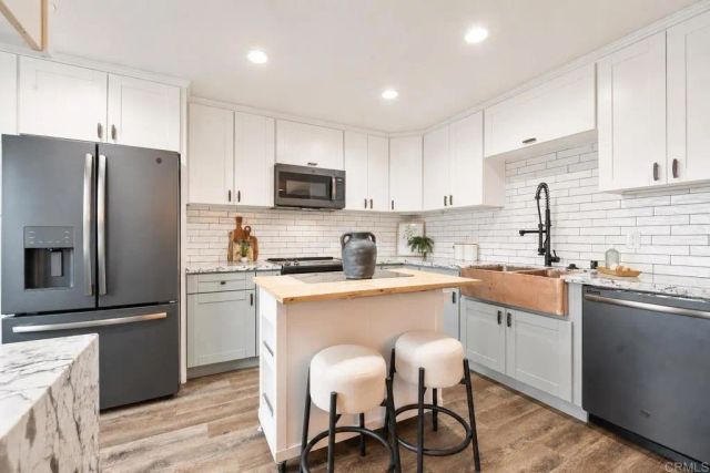 6994 Caminito Perico, San Diego, CA 92119