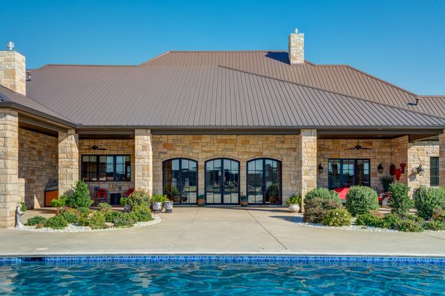 8216 E County Rd 6100, Idalou, TX 79329