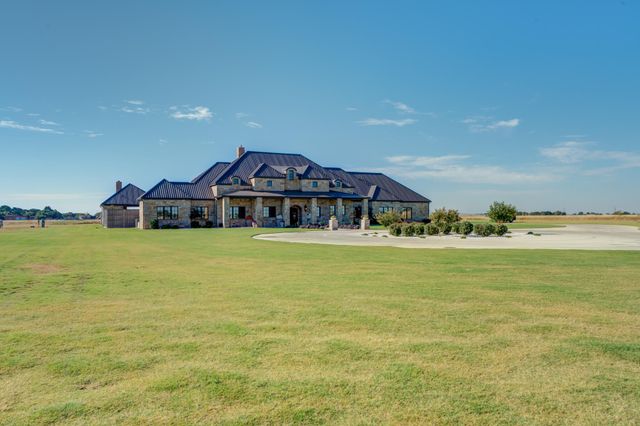 8216 E County Rd 6100, Idalou, TX 79329