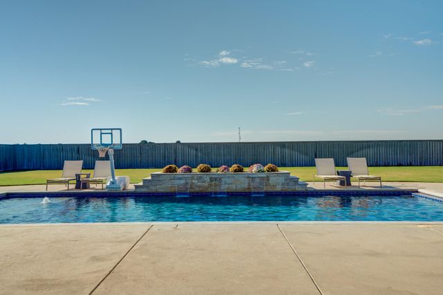 8216 E County Rd 6100, Idalou, TX 79329