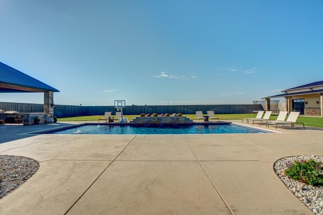 8216 E County Rd 6100, Idalou, TX 79329