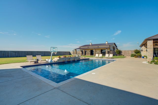 8216 E County Rd 6100, Idalou, TX 79329