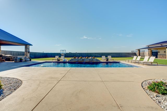 8216 E County Rd 6100, Idalou, TX 79329