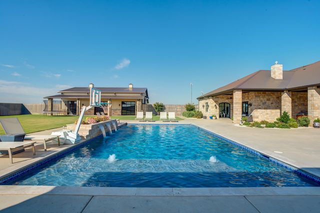 8216 E County Rd 6100, Idalou, TX 79329