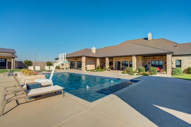 8216 E County Rd 6100, Idalou, TX 79329