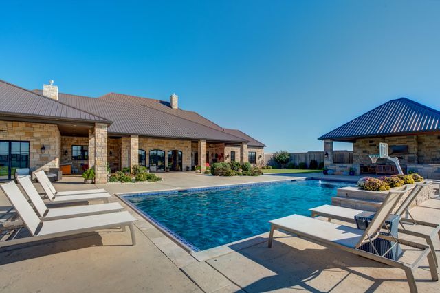 8216 E County Rd 6100, Idalou, TX 79329