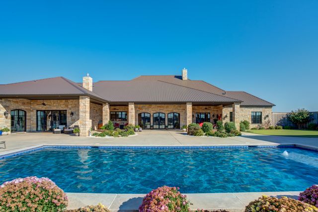 8216 E County Rd 6100, Idalou, TX 79329