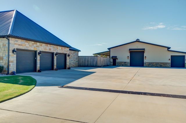 8216 E County Rd 6100, Idalou, TX 79329