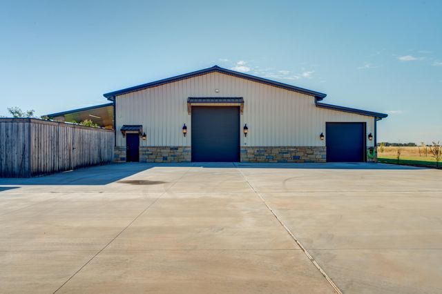 8216 E County Rd 6100, Idalou, TX 79329