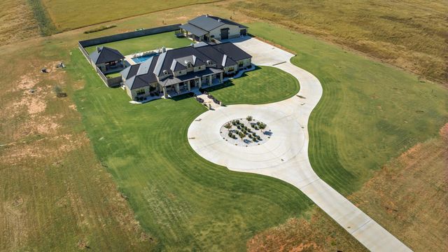 8216 E County Rd 6100, Idalou, TX 79329