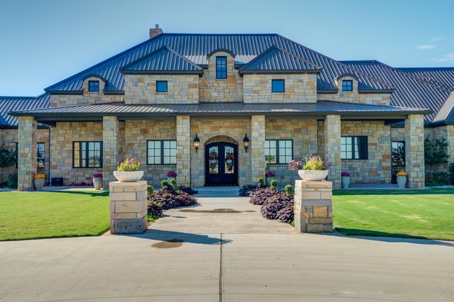 8216 E County Rd 6100, Idalou, TX 79329